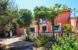 Awesome Home In Rochefort Du Gard