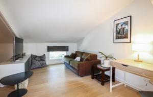 Awesome Home In Rochefort Du Gard