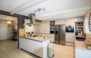 Awesome Home In Rochefort Du Gard