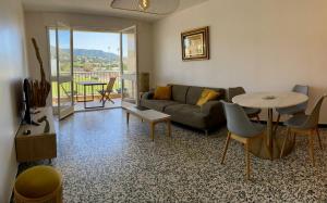 T3 à 300m plage avec piscine tennis