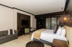 Zimbali condo family room 9