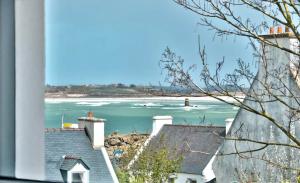 Villa Azénor Bretagne Piscine Intérieure Partagée toute lannée 100m plage