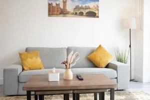 Slough Central Flat Free Parking - Farnham Royal