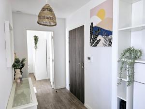Appartements Lakeside Provence - Appartement classe 4 etoiles, Vue sur le lac, Parking sous-sol, double clim : photos des chambres