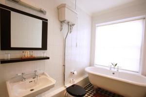 Honeymoon Suite room in The Old Palace Lodge