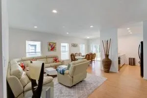 Tropical Jupiter Seascape with beautiful backyard - Jupiter Inlet Beach Colony