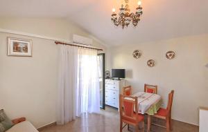 1 Bedroom Cozy Apartment In Nin 