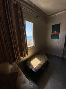 شقة بميامي علي البحر بجوار جملة ماركت الطابق 13