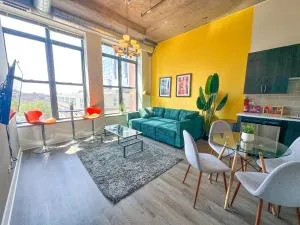 McCormick 2Br-2Ba family unit for up to 8 guests with Optional Parking & Gym access - 芝加哥