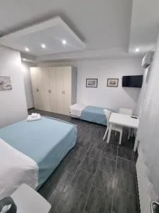 Piazza Salotto - Simone