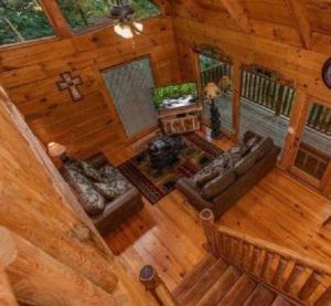 Secluded, private, romantic Four Bears cabin