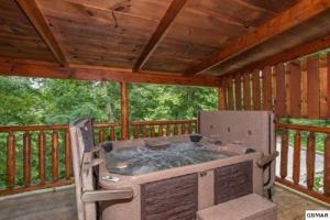 Secluded, private, romantic Four Bears cabin