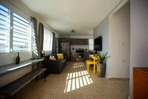 Brisa Tropical en la Isla del Encanto - Bayamón