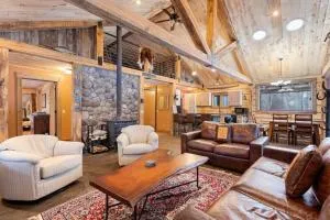 Private River Front Cabin - Sula