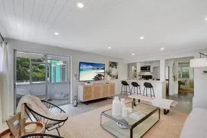 NEW Paradise Palm Bungalow 4 bed 2 bath with Heated Pool - Cloud Lake