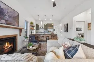 ZOOTown The Blue Bungalow - Clinton