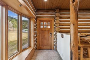 Mountain Escape Lodge