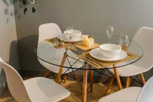 The Oasis 1 BR with Pool Sauna Gym and More