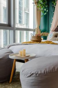 The Oasis 1 BR with Pool Sauna Gym and More