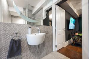 European Style Home with Private Rooftop Terrace