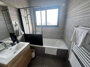 Appartements House 70 with 8 bedrooms lechaffardcom : photos des chambres