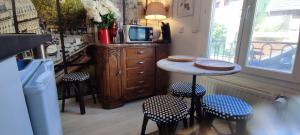 Sejours chez l'habitant PARIS AUTHENTIC HOUSE Metro 14 Station Hopital Bicetre, RER B Gentilly : photos des chambres
