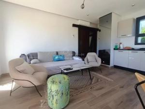 location villa avec piscine a chott meriem