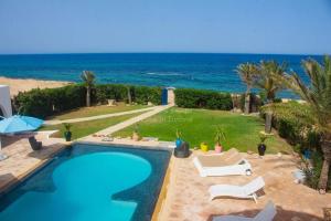 Sublime villa pieds dans l eau a Hergla