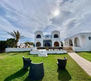 Sublime villa pieds dans l eau a Hergla