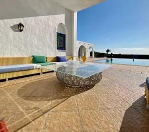 Sublime villa pieds dans l eau a Hergla