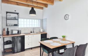 1 Bedroom Amazing Home In Podamirowo