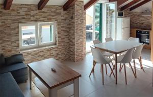 Beautiful Apartment In Sibenik