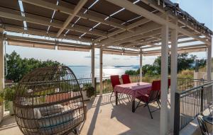 2 Bedroom Stunning Home In Podstrana 