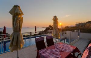 2 Bedroom Stunning Home In Podstrana 