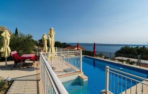 2 Bedroom Stunning Home In Podstrana