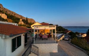2 Bedroom Stunning Home In Podstrana 