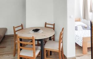 1 Bedroom Nice Apartment In Vodice 