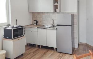 1 Bedroom Nice Apartment In Vodice 