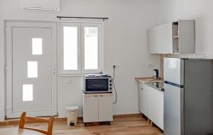 1 Bedroom Nice Apartment In Vodice 