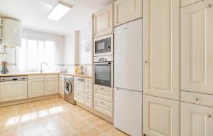 Gorgeous Apartment In Itrabo With Wifi