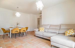 Gorgeous Apartment In Itrabo With Wifi