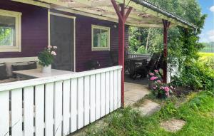 Nice Home In Stigtomta With Lake View