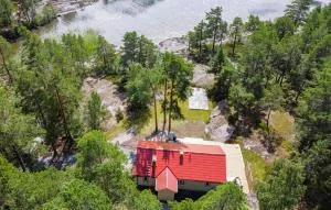 Cozy Home In Säffle With Lake View - Segmon