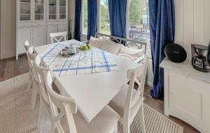 Cozy Home In Säffle With Lake View