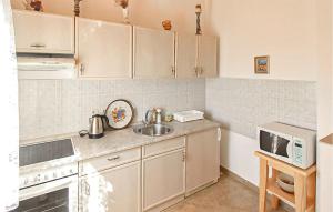 1 Bedroom Lovely Apartment In Nin 