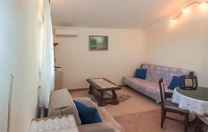 1 Bedroom Lovely Apartment In Nin 
