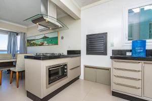 Yasmin 202 – Lindo Apartamento com Vista Panorâmica para o Mar em Quatro Ilhas, com Roupa de Cama e Toalhas Inclusas.