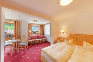 Comfort Double Room room in Hotel Pinzger Tux