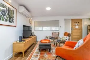 Modern Home Conveniently Close to Hospitals - Lyons