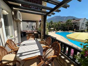 GRENA DELUX Pool Side